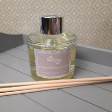Load image into Gallery viewer, Bless your Cotton Socks / Fresh Linen Reed Diffuser
