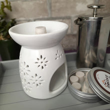 Load image into Gallery viewer, Flower Design Wax Melter
